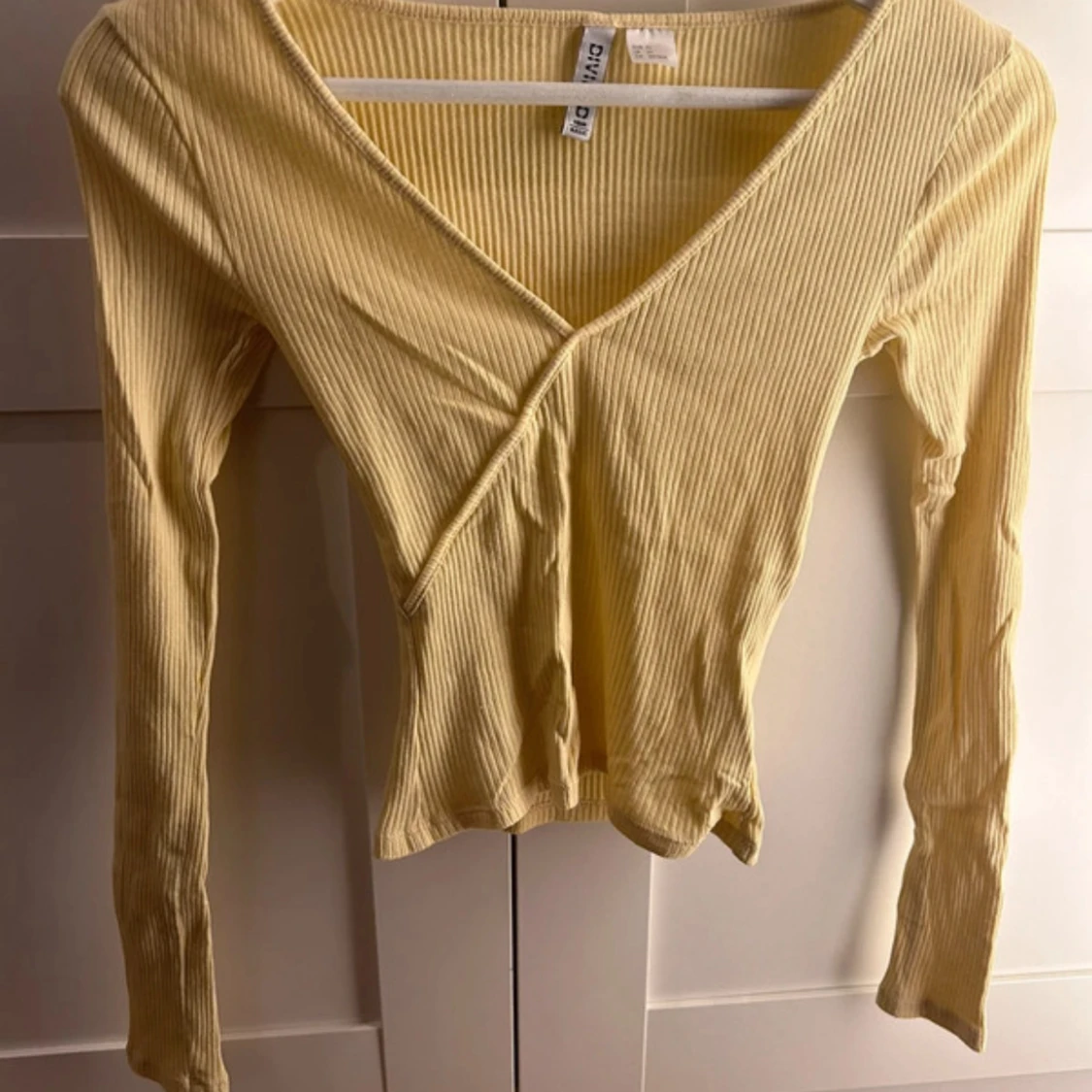 Gul ribbad topp från H&M - 1