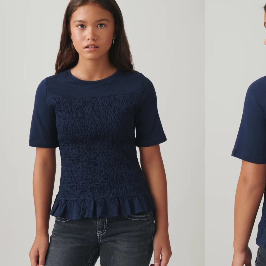 Mörkblå smockad topp