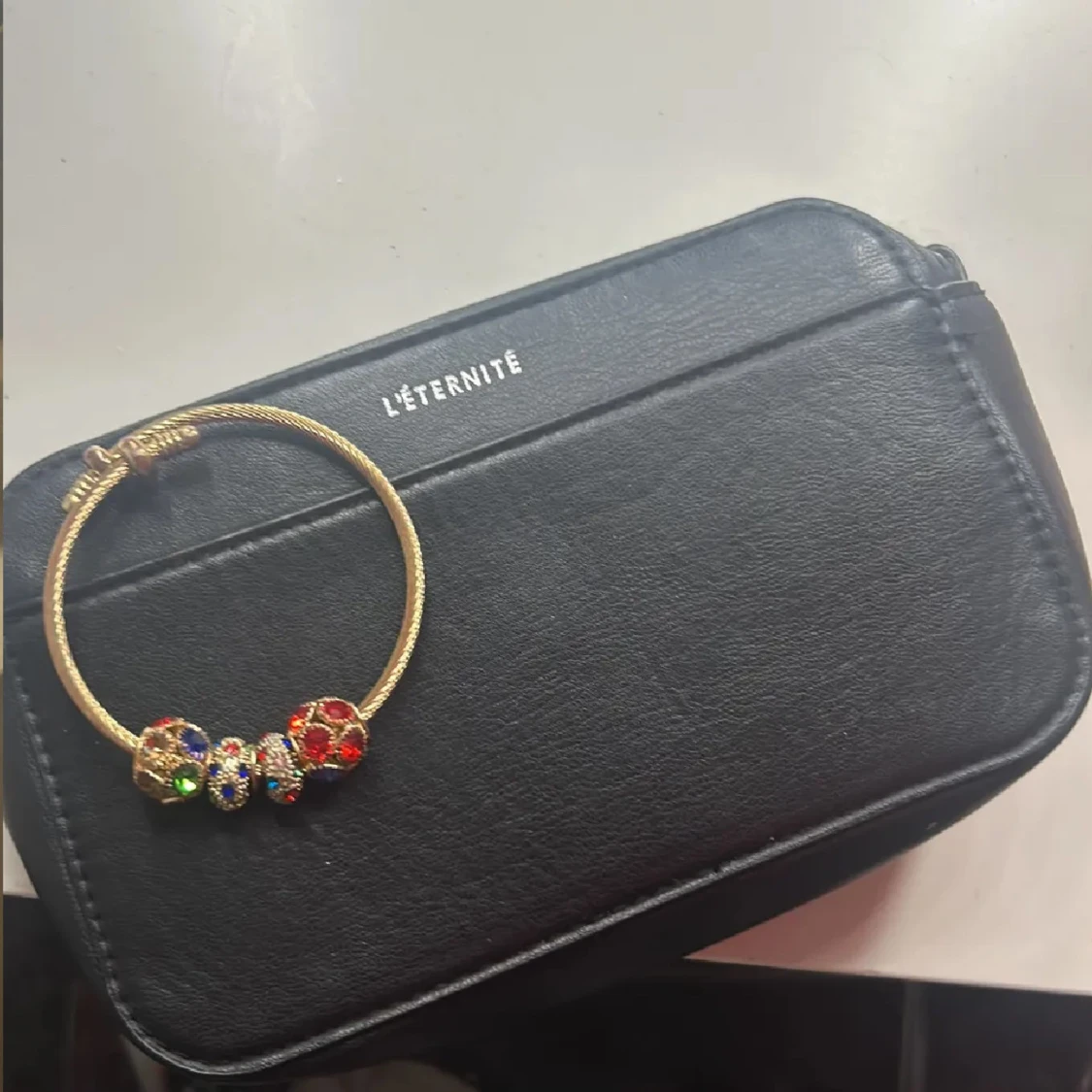 Svart axelväska från L'éternité - 1