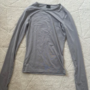 Ljus grå tröja - Ljus grå långärmad tröja 