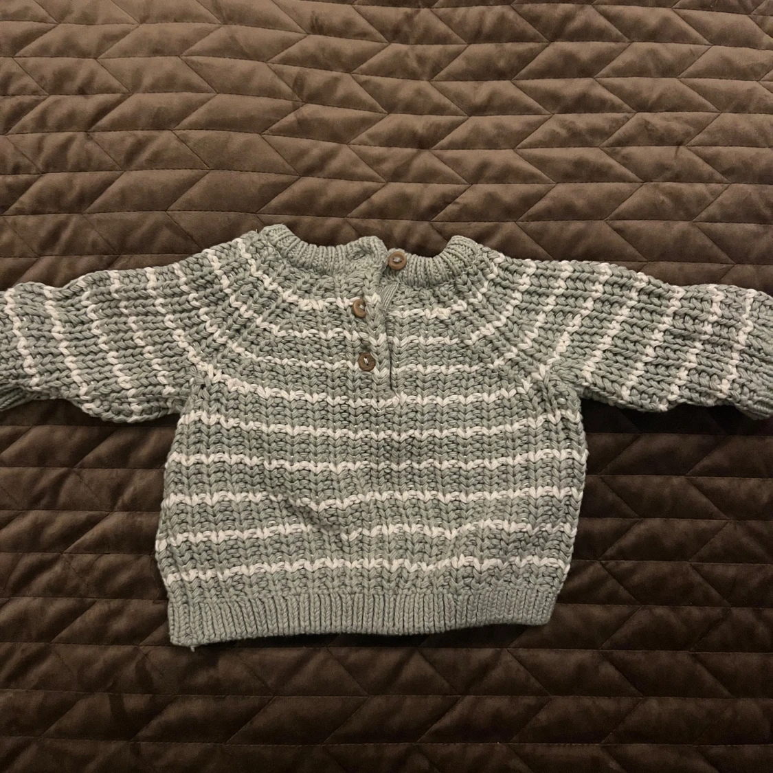Stickad tröja  - 1