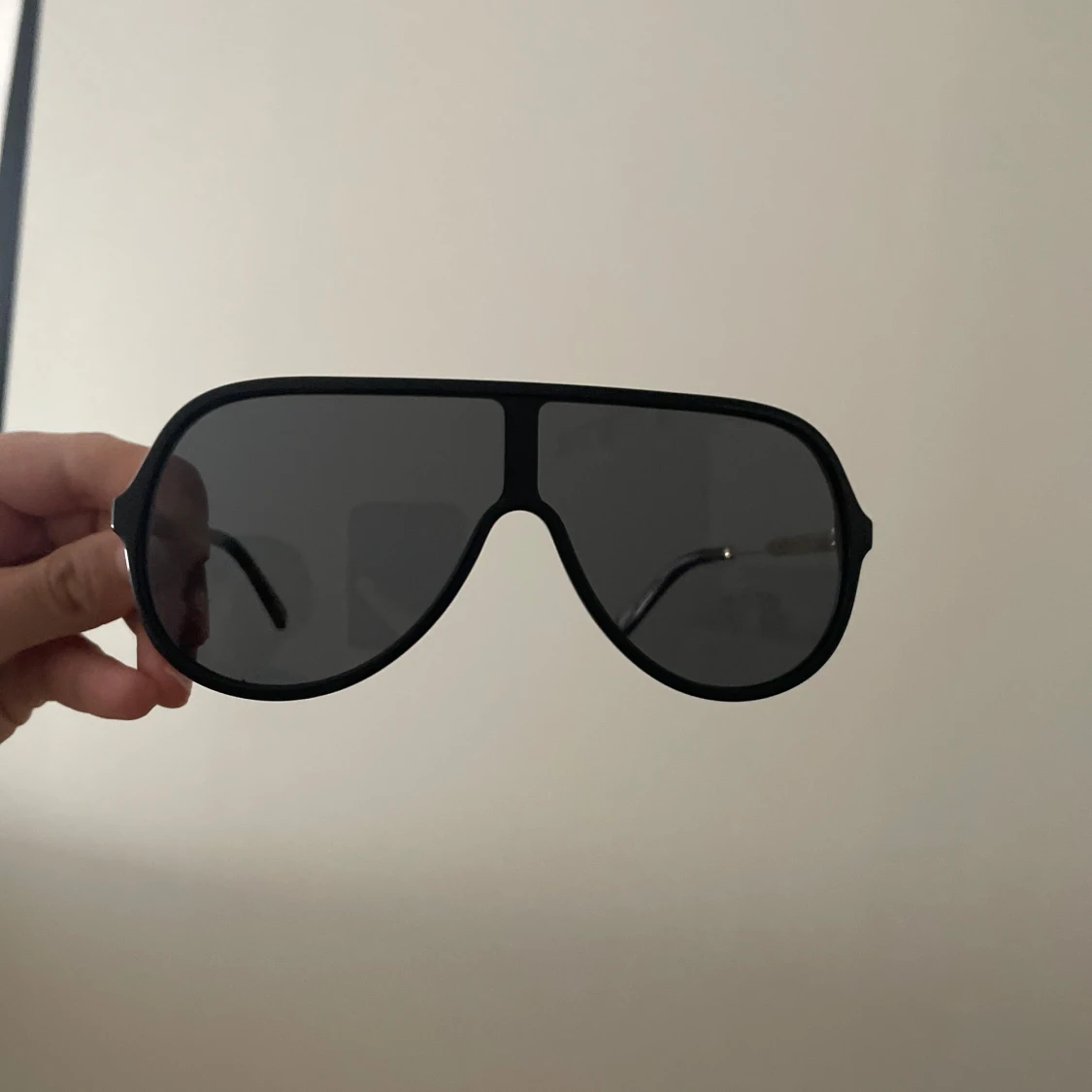 Svarta solglasögon från Gucci - 1