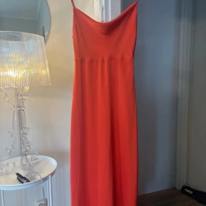 Vila klänning - (Bild tagen från min Vinted profil) super fin klänning enbart använd 1 gång. Passar tyvärr inte längre 