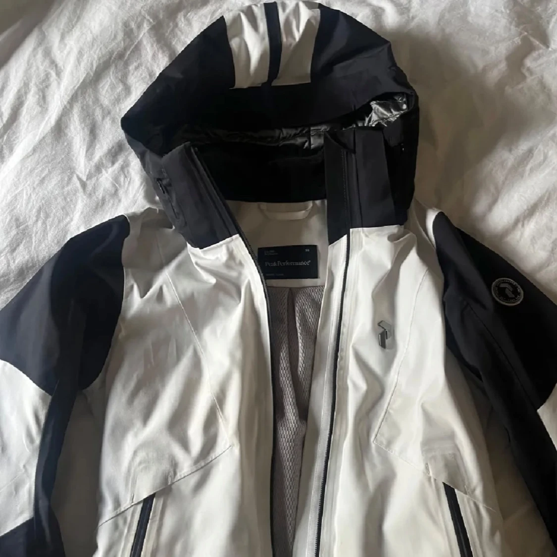 Vit och svart jacka från Peak Performance - 1