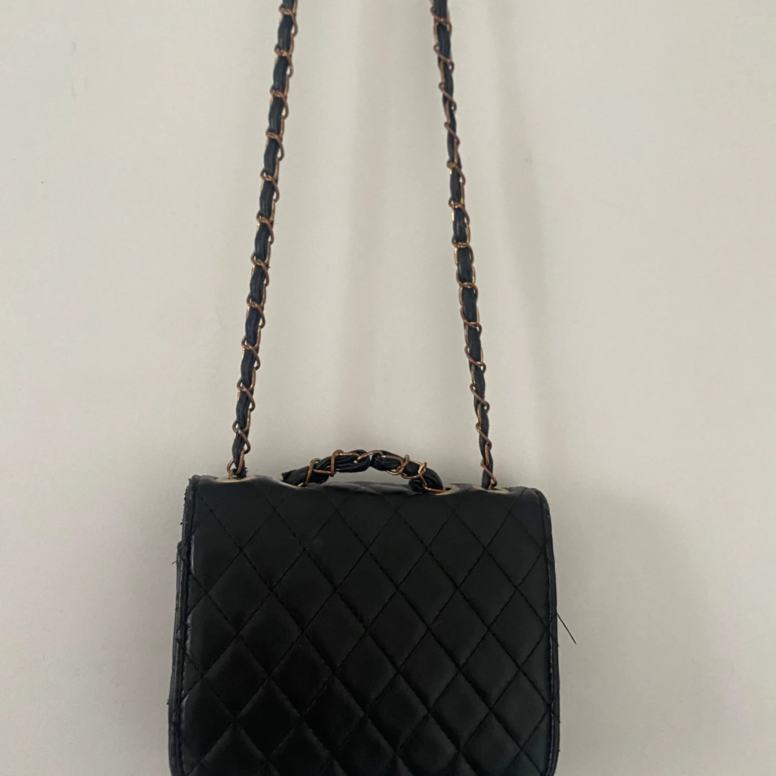 Svart quiltad axelväska - 1