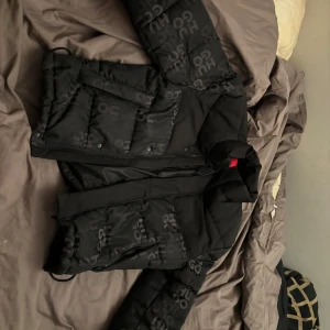 HUGO BOSS JACKA - HELT NY SÄLJES PGA ATT DEN INTE PASSAR