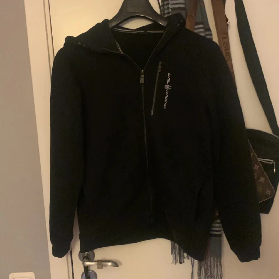 Svart sailracing kofta 