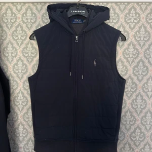 Ralph lauren väst - Unik ralph lauren väst i riktigt bra skick, bara att skriva vid frågor🙌🏻