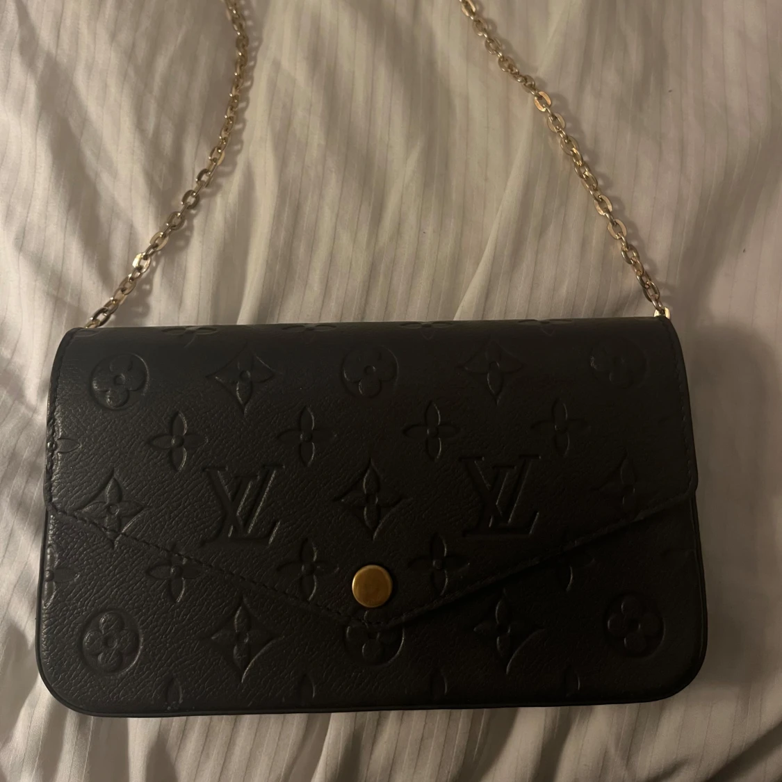 Svart axelväska med kedja - 90