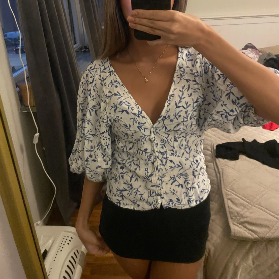 Vit blommig blus med puffärmar - 90