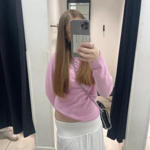 Rosa stickad tröja - Säljer en superfin rosa stickad tröja från vero moda i storlek s. använd flertal gånger men är i väldigt fint skick. 