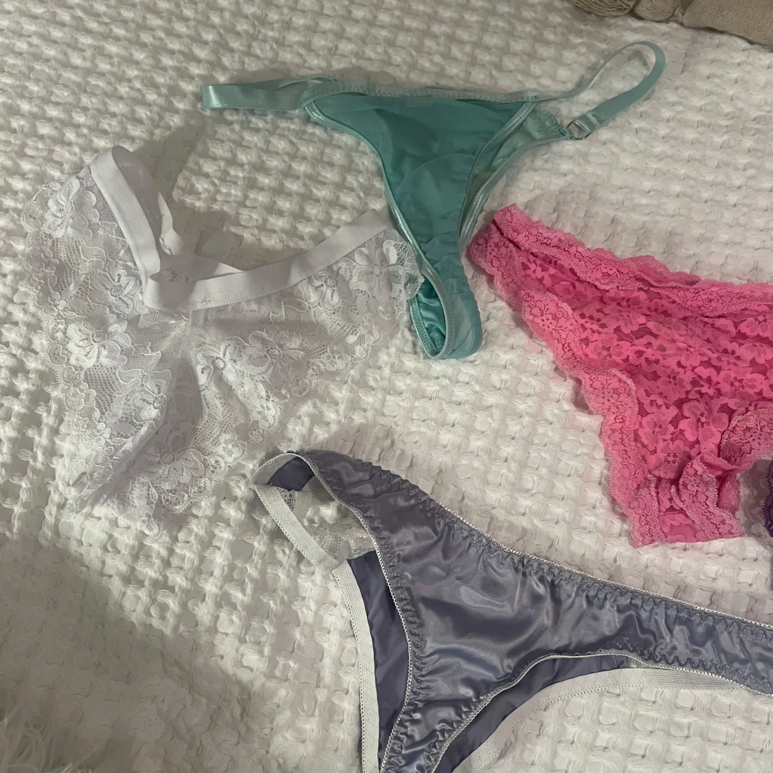 Färgglada spetsunderkläder i olika stilar - 92