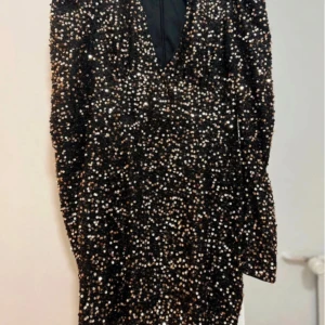 Festklänning  - Använd bara en gång storlek S Perfekt för tillfällen som nyårsafton