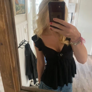 Blus  - Snygg svart blus från lager i bra skick 