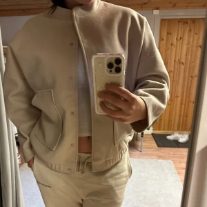 Jacka - Fleece aktig jacka från pieces, använd endast någon enstaka gång🥰