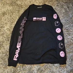 Valient rave planet lång armad tröja stl xs - Mycket bra skick