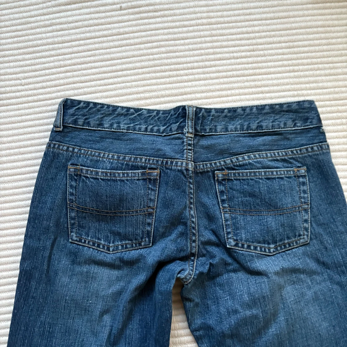 Lågmidjade utsvängda jeans  - 91