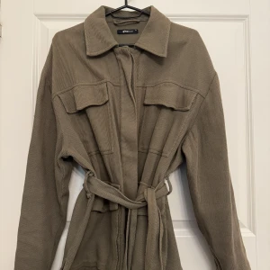 Gina Tricot kappa - Kommer ej till användning! Nypris: ca 399kr