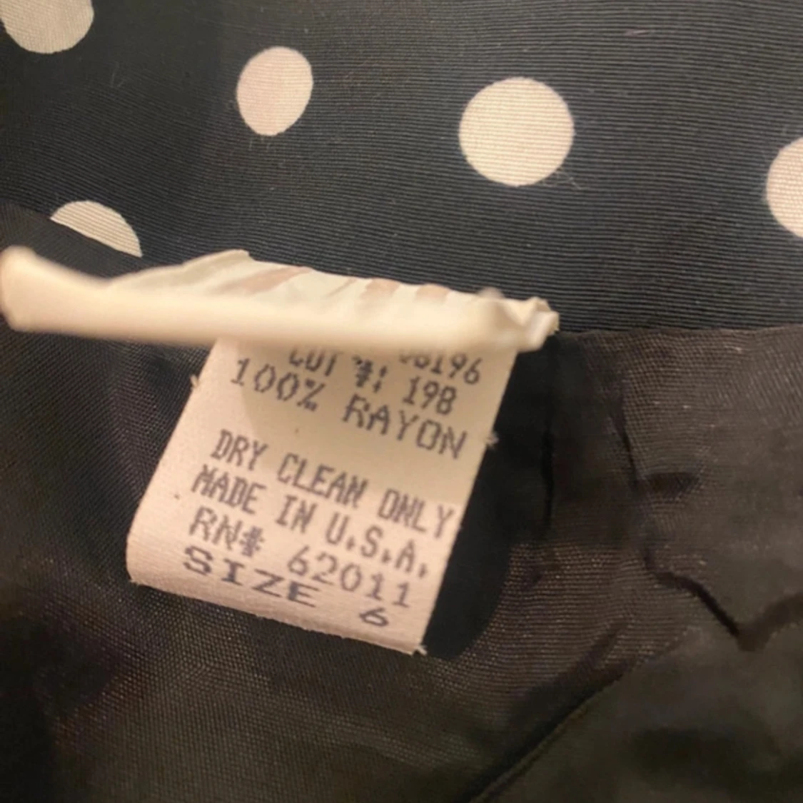 90s prickig filmisk klassisk klänning  - 91