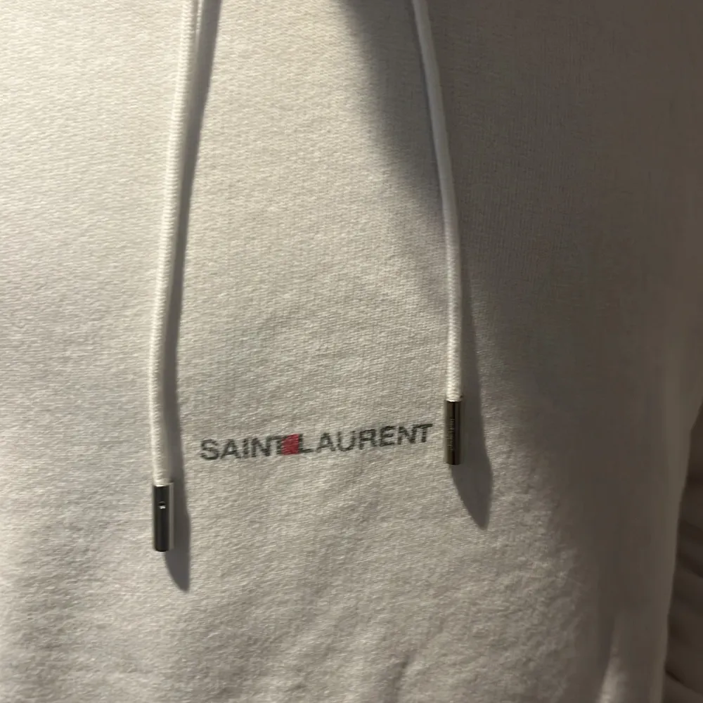 Säljer denna riktigt feta saint Laurent hoodie, storlek XS/S. Bra skick utan defekter💫 . Hoodies.