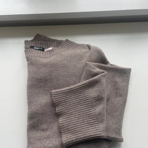 Hösttröja🍁 - Jättemysig höstig oversize tröja i xxs men jag skulle säga att den passar M eftersom att den är oversize🍁