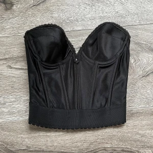Korsett - köpt på beyond retro men kommer tyvärr inte till användning ♡ passar XS-S