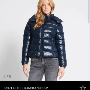 Lager 157 jacka  - Säljer min lager 157 jacka i St M, då jag helst vill ha en svart i M så om ni har så funkar byte annars så 600kr 