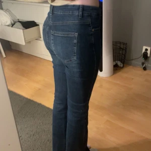 Jeans - Jeans köpte från zalando som inte längre faller mig i smaken utan fläckar och skador ( kan gärna skicka bilder med dom på