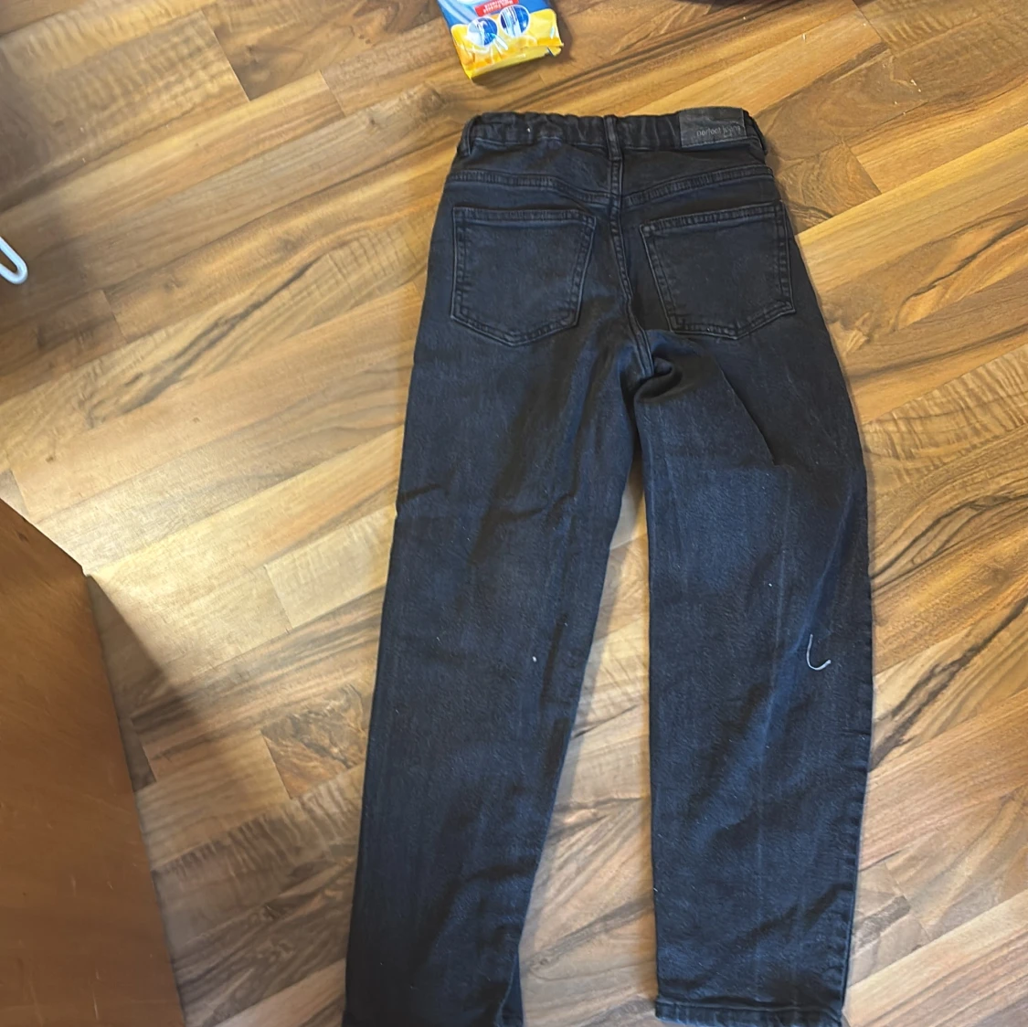 Svarta jeans från Gina Tricot - 37