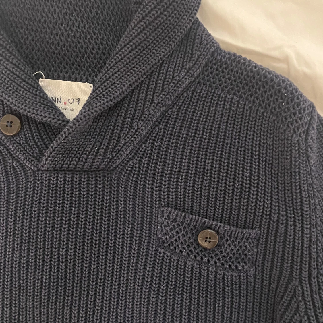 Mörkblå stickad tröja från NN.07 - 90
