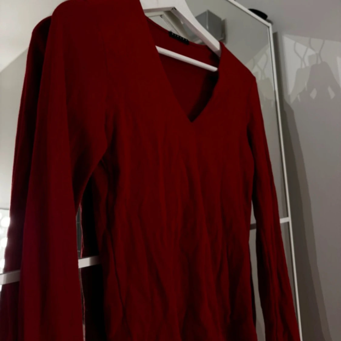 Vinröd tröja med v-ringning - 91