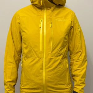 Norrøna Lofoten jacka - Norrøna Lofoten jacka i bra skick! Slitet tyg (se 4:e bilden). Reperationskit kostar 40kr från Norrøna! Nypris är 6999kr!