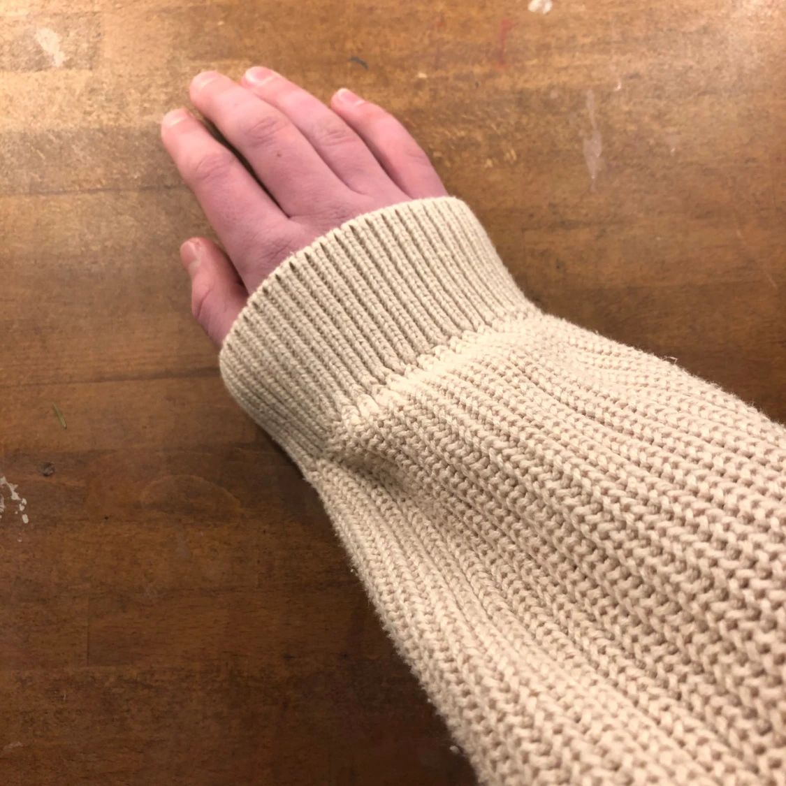 Beige stickad kofta med knappar - 90