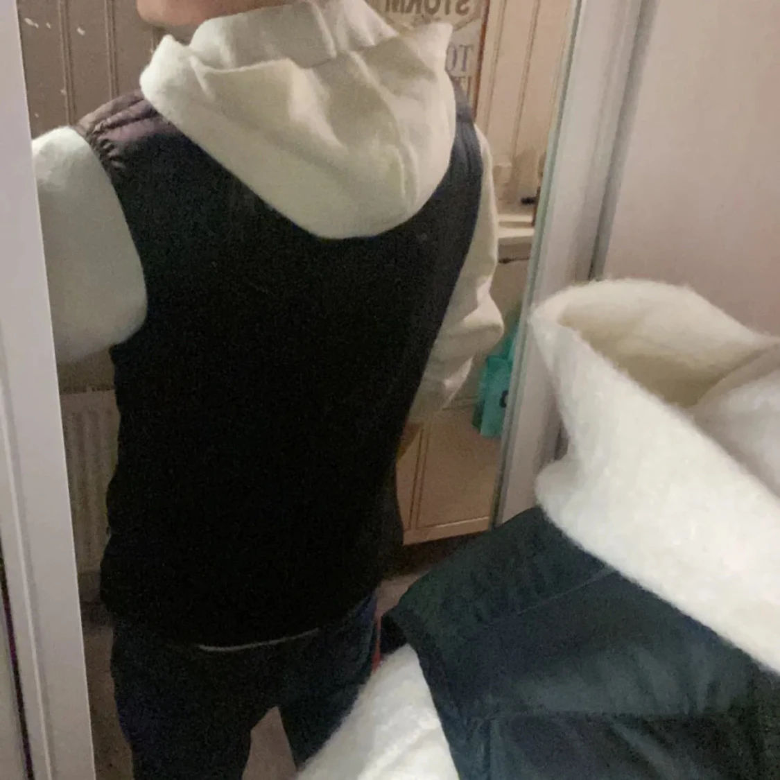 Svart dunväst från Gant - 1