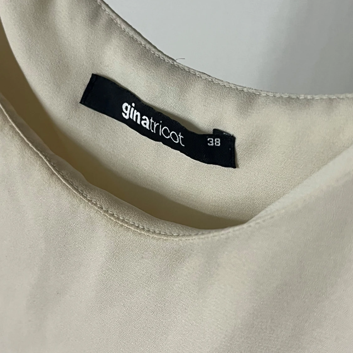 Beige blus från Gina Tricot - 91