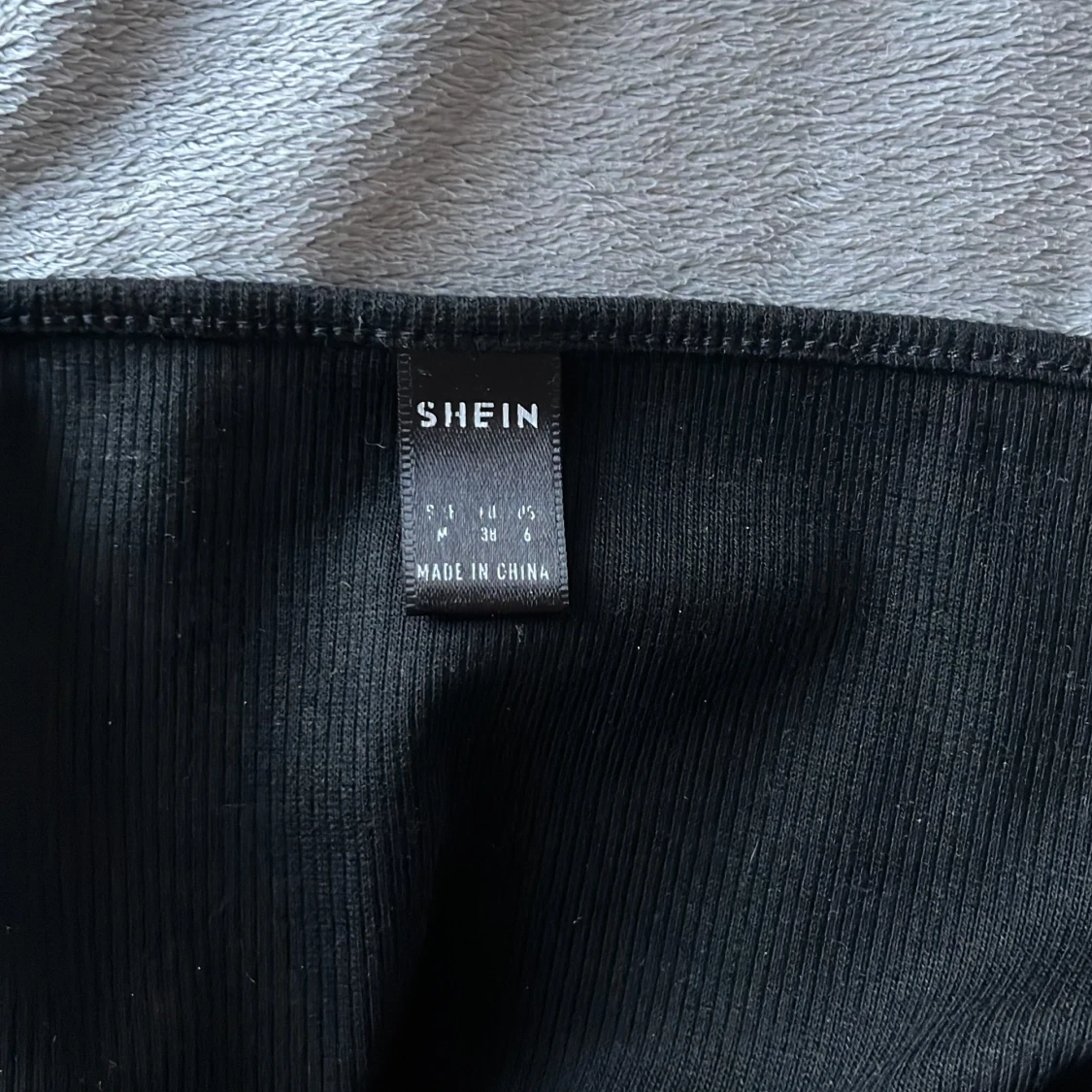 Svart ribbad halterneck topp - 93