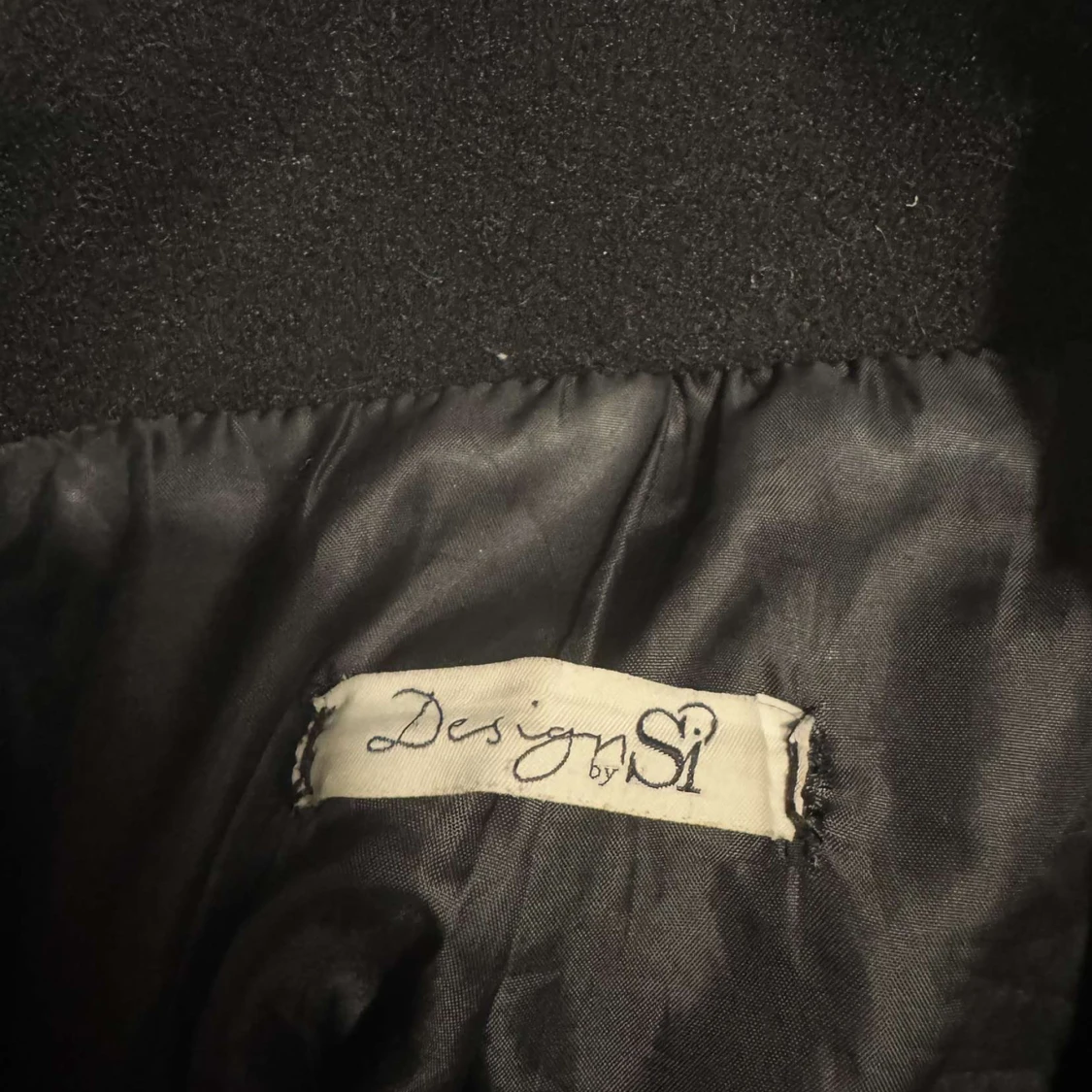 Svart kappa från Design by Si - 91