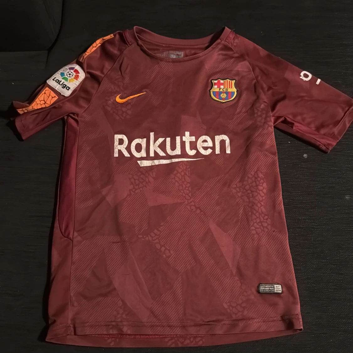 Vinröd FC Barcelona fotbollströja