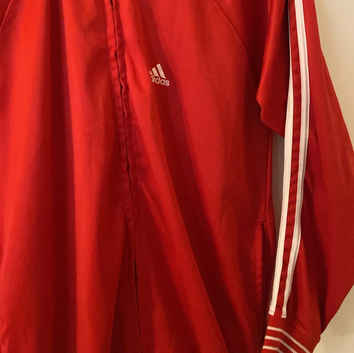 Röd träningsjacka från Adidas - 90