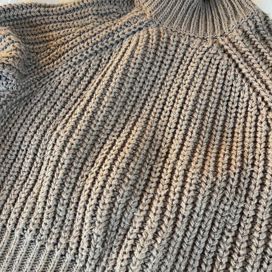 Brun stickad tröja - 2