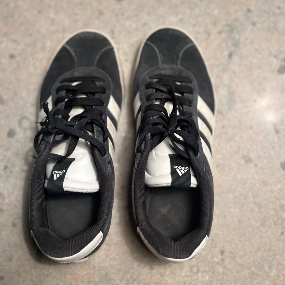 Svarta och vita Adidas sneakers - 91