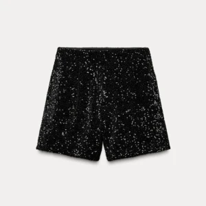 Svarta paljettshorts - Snygga svarta shorts med paljetter från Zara. Riktigt najs till utekväll eller fest