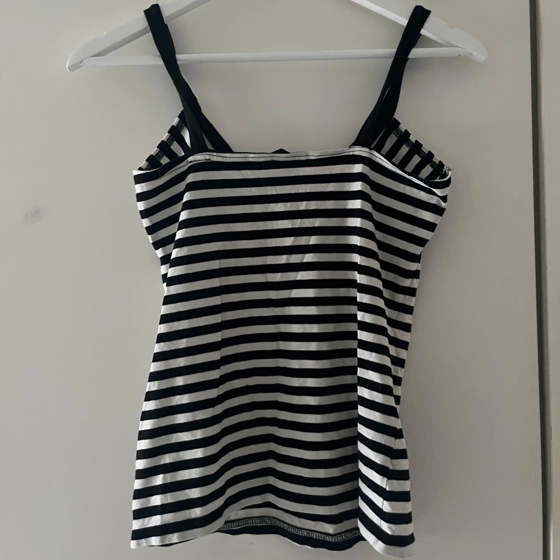 Svartvit randig linnetopp - 90