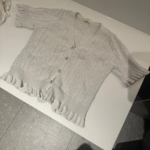 Trlja - Säljer min fina tröja ifrån esquiss’s💕 storlek s/M 