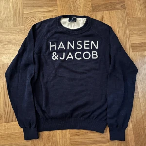 Hansen & Jacob stickad tröja - H&J tröja i riktigt skönt stickad material! Passar både M och S | Nypris ≈ 2000kr - mitt pris: 349kr | DM vid ytterligare frågor!