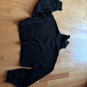 Tjocktröja  - Storlek M Kortare  