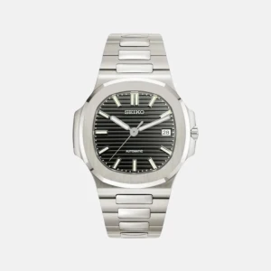 Nautilus - Seiko Mod  - Klockan är i nyskick, precis modifierad och byggd av oss. Utrustad med ett automatiskt urverk från Seiko NH35. Klocklåda samt verktyg för att ta bort länkar medföljer.  Vid frakt, packar vi klockan säkert. Hör av er vid fler frågor/bilder!