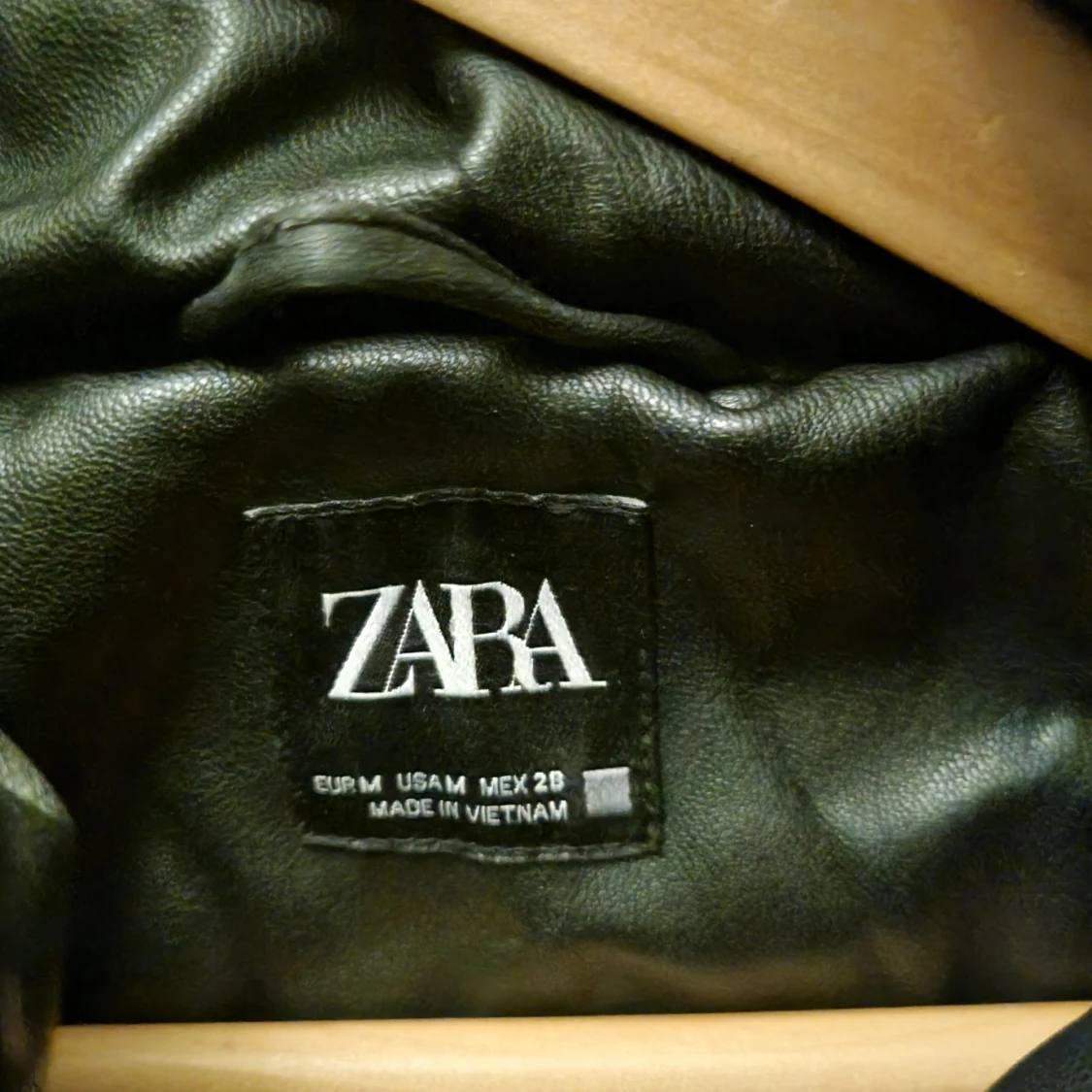 ZARA svart vinterjacka stl M - 90