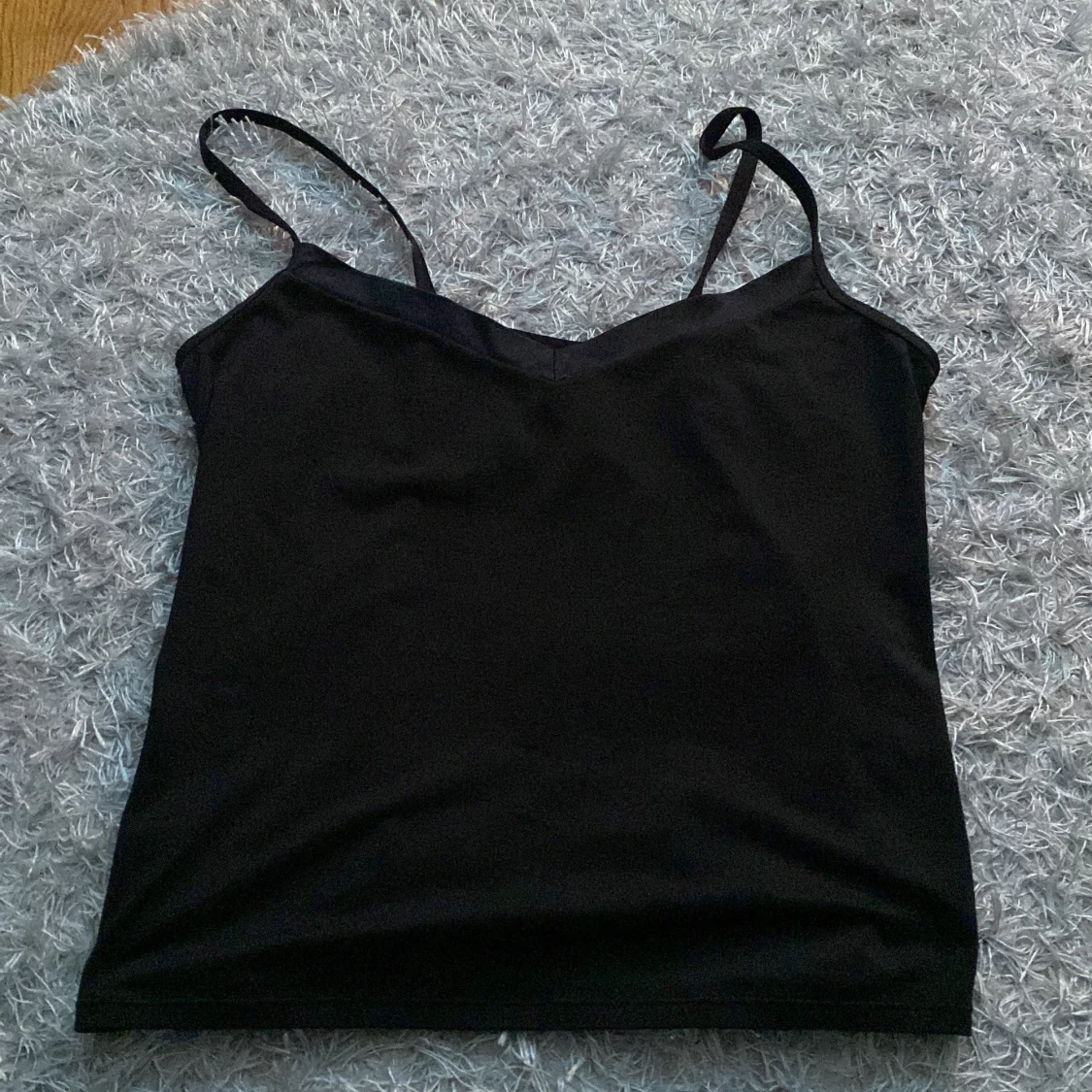 Svart ärmlös linnetopp