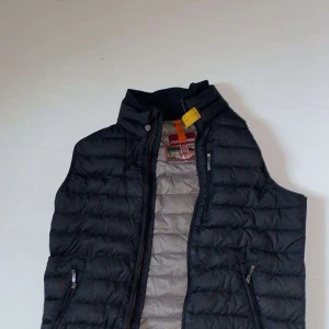 Parajumper väst  - Tja säljer nu min parajumper väst eftersom den inte har kommit till användning